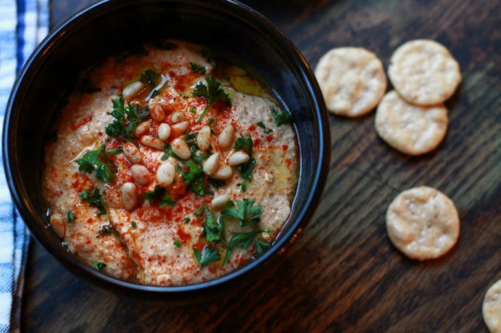 sriracha hummus