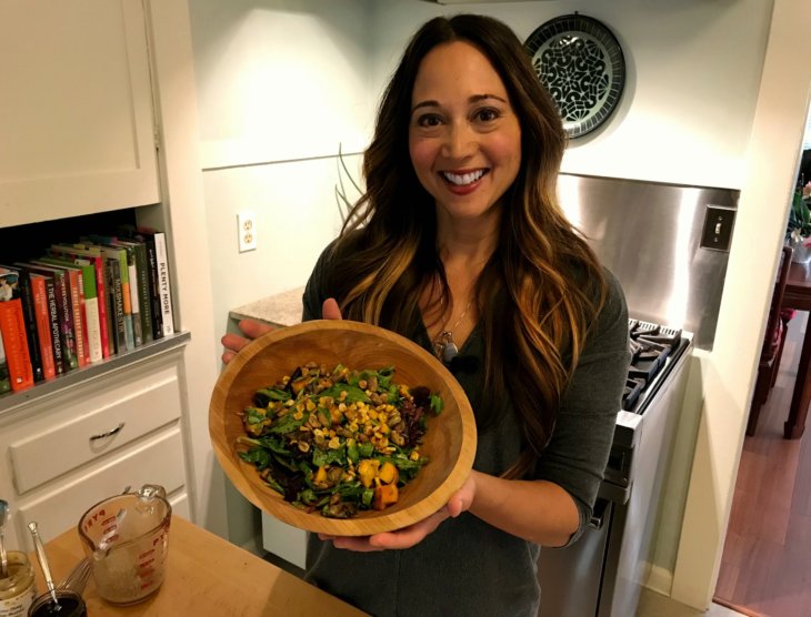 summer salad with peaches, spicy corn and snap peas