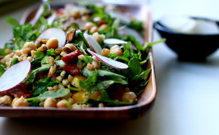 mediterranean farro salad