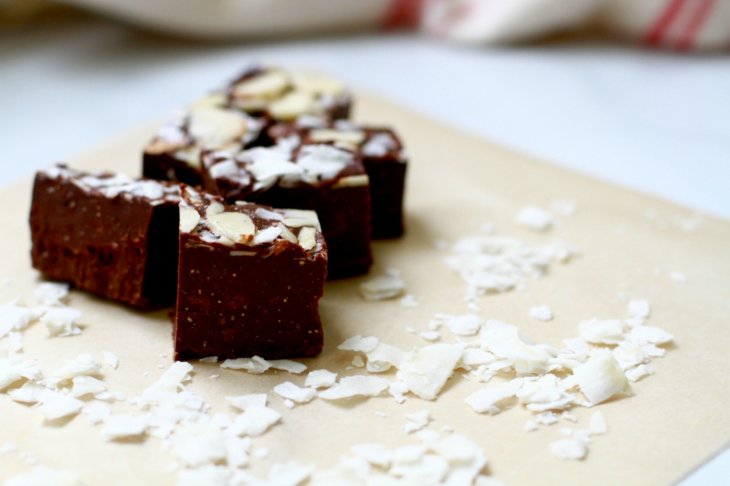 almond coconut freezer fudge