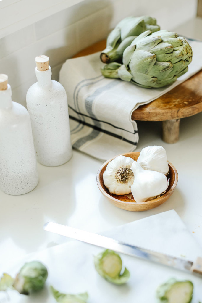 kitchen counter garlic artichoke